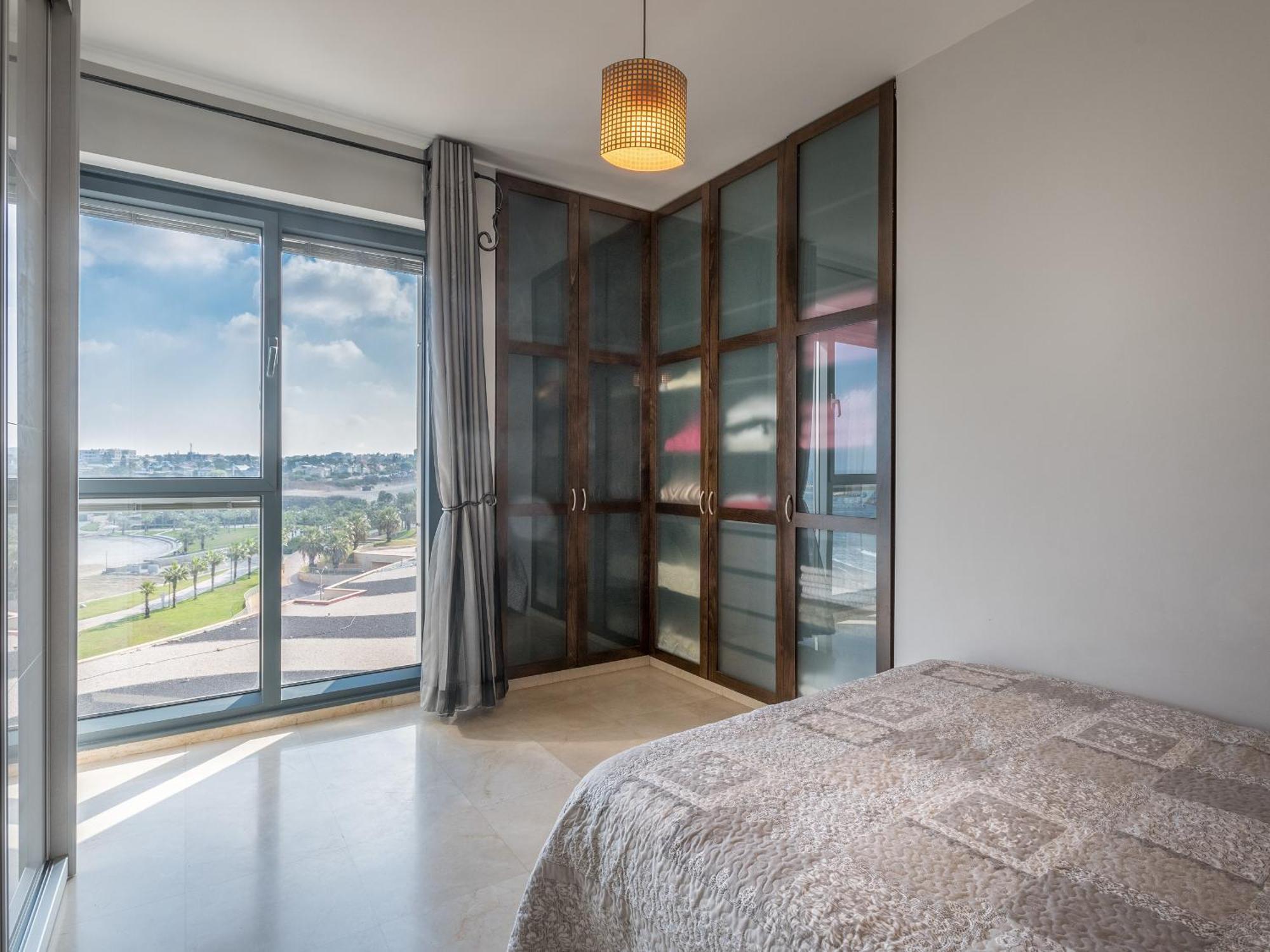 Front Of Beach Next Ritz Hotel - 3 Bedroom& 3 Bathroom Herzelia Rom bilde